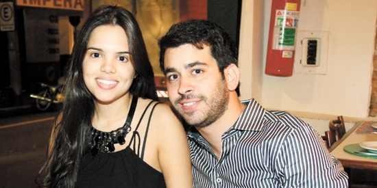 Bruna Sandoval e Victor Lucas na Sapataria da Pizza noite dessas